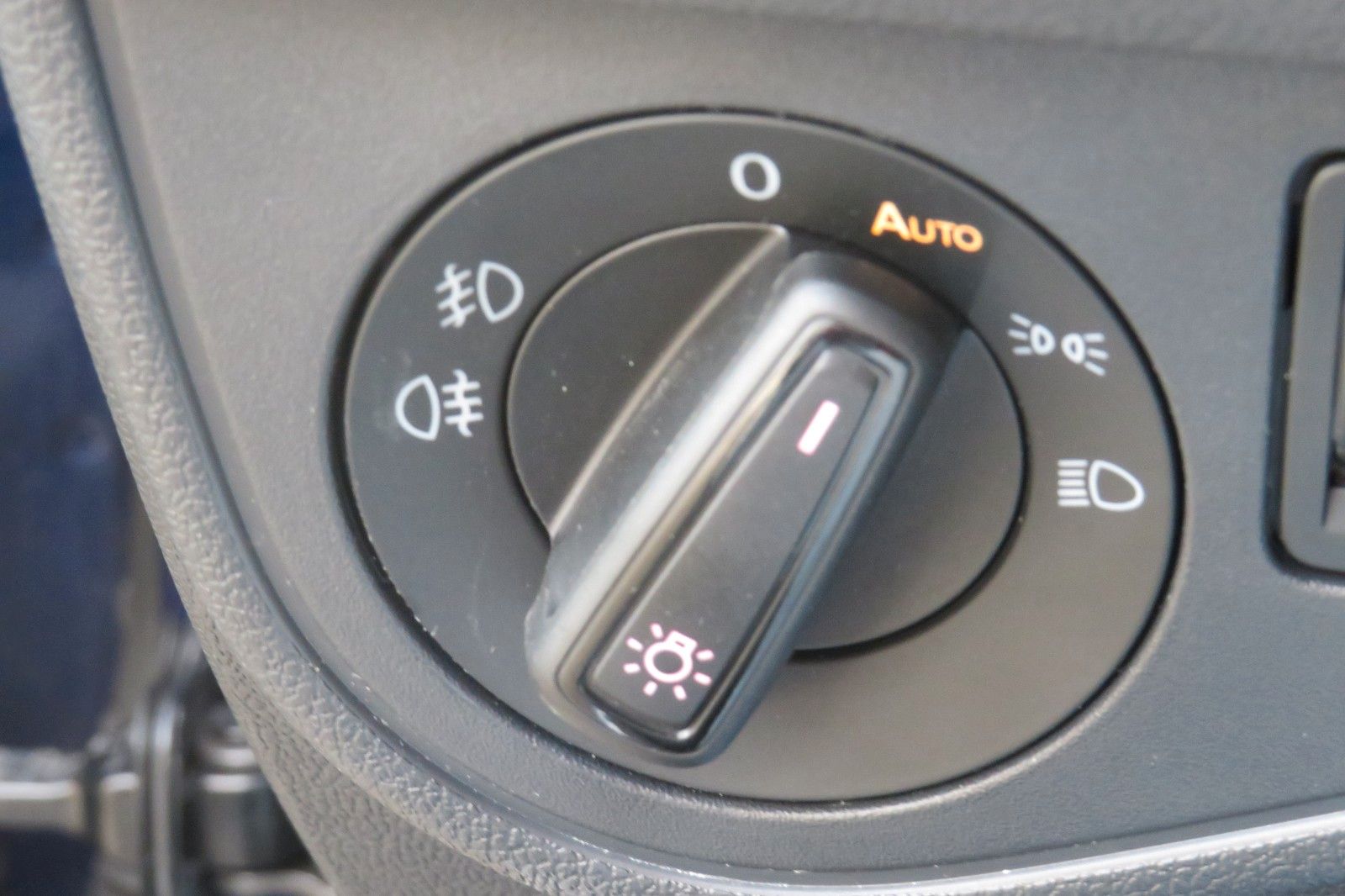 Fahrzeugabbildung Volkswagen Polo United KAMERA SITZH. NAVI KEYLESS APP-CON 1