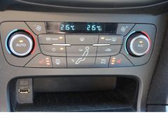 Fahrzeugabbildung Ford Focus Lim ST-Line *Navi*Winter-Paket*Active-Park