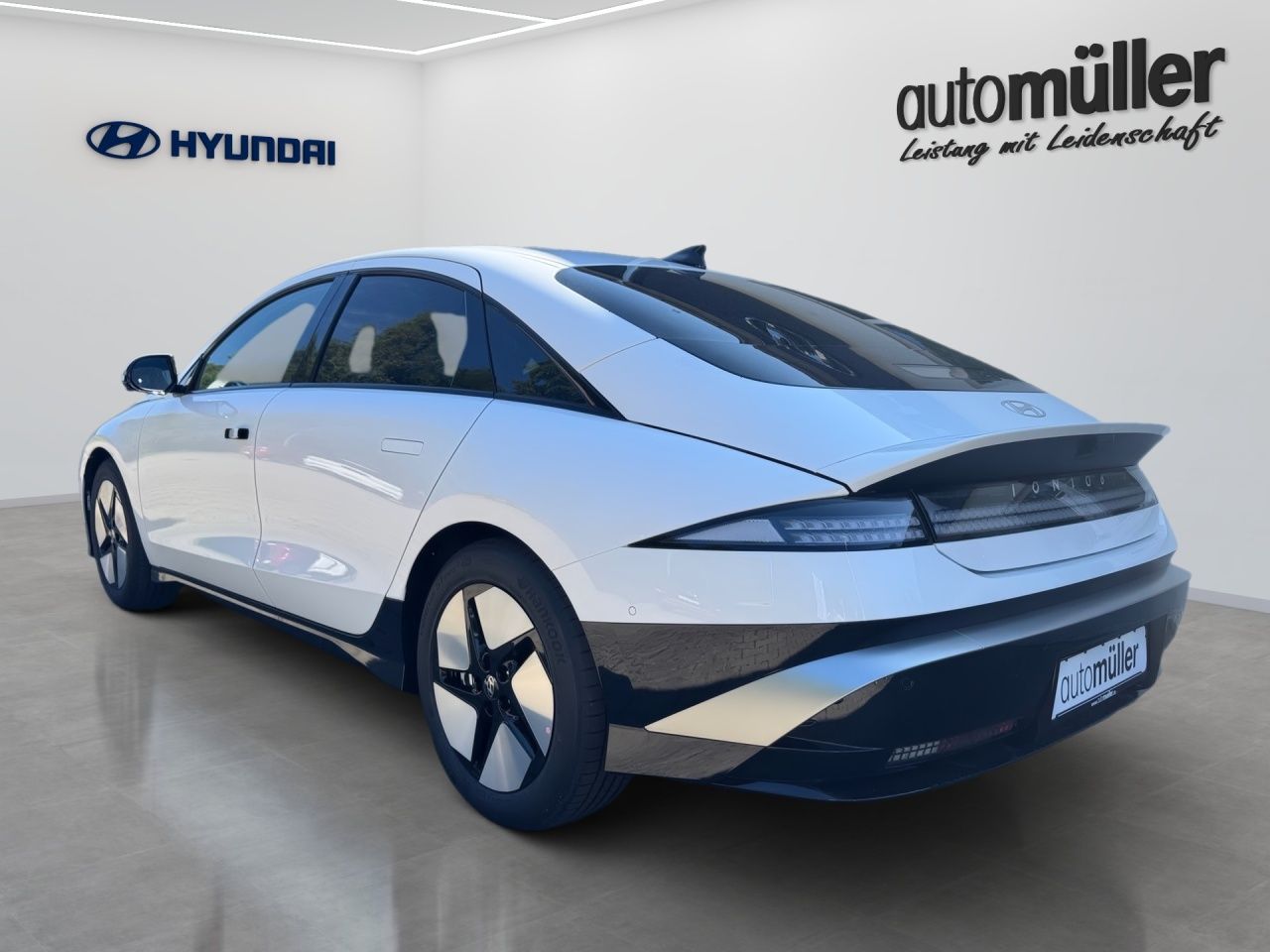 Fahrzeugabbildung Hyundai IONIQ 6 Uniq / Uniq-Paket Elektro 77,4 kWh 360