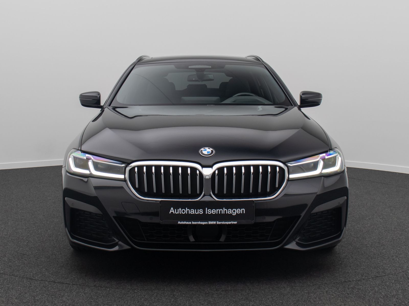 Fahrzeugabbildung BMW 540d xD M Sport DAB HUD DisplayKey Panorama HiFi