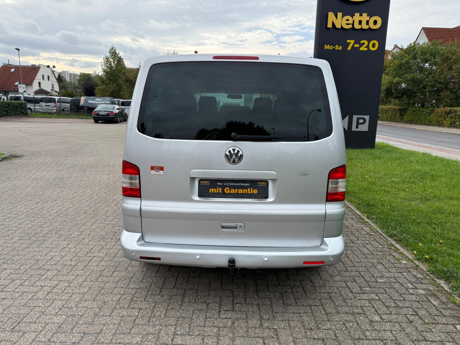 Volkswagen T5 Multivan Comfortline 2.5 TDI 5 cyl. 174 ch BVM / 7 places / Chauffage auxiliaire / GPS / Attelage 2,5 t