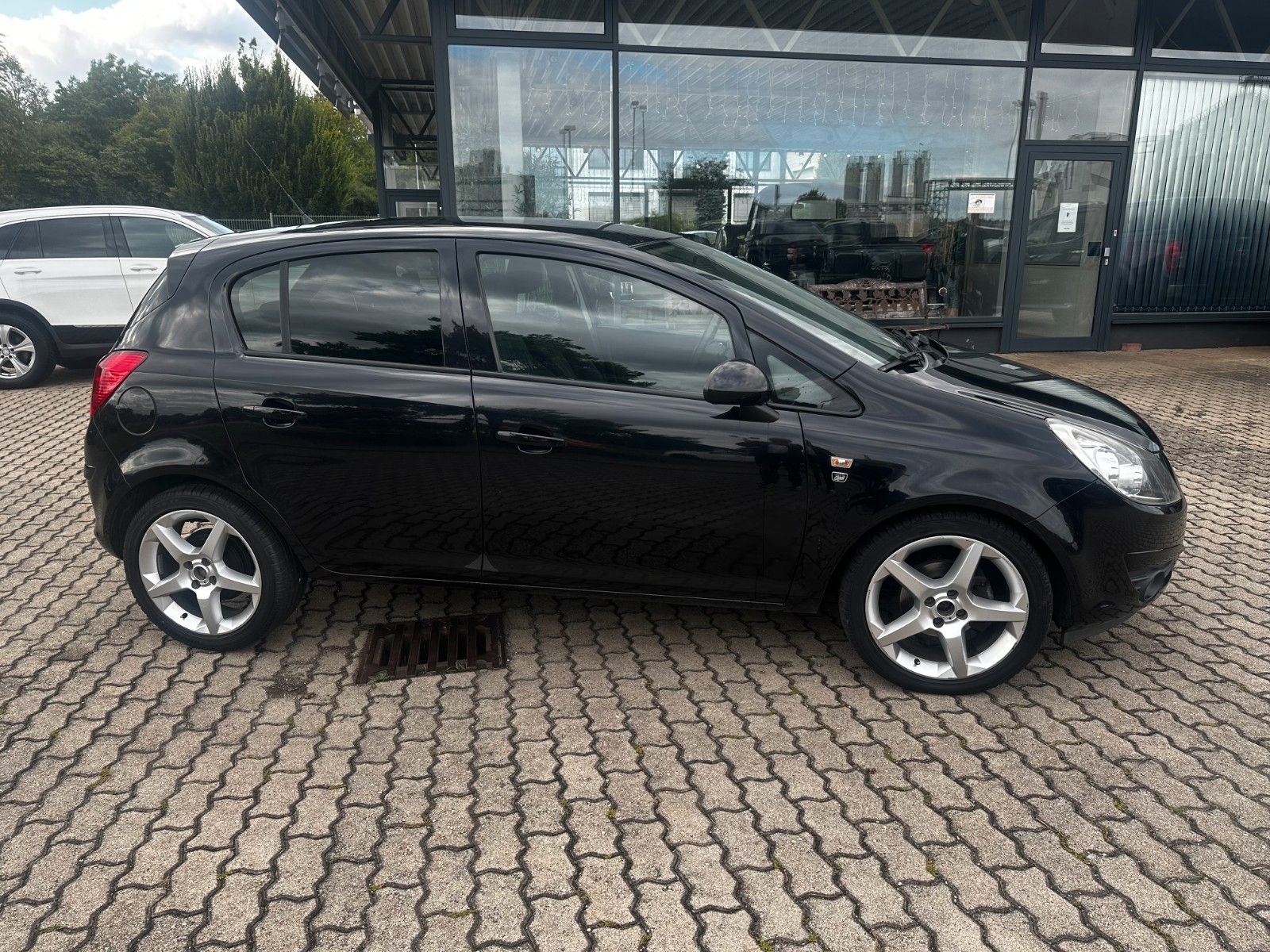 Fahrzeugabbildung Opel Corsa D Edition Automatik, Klima