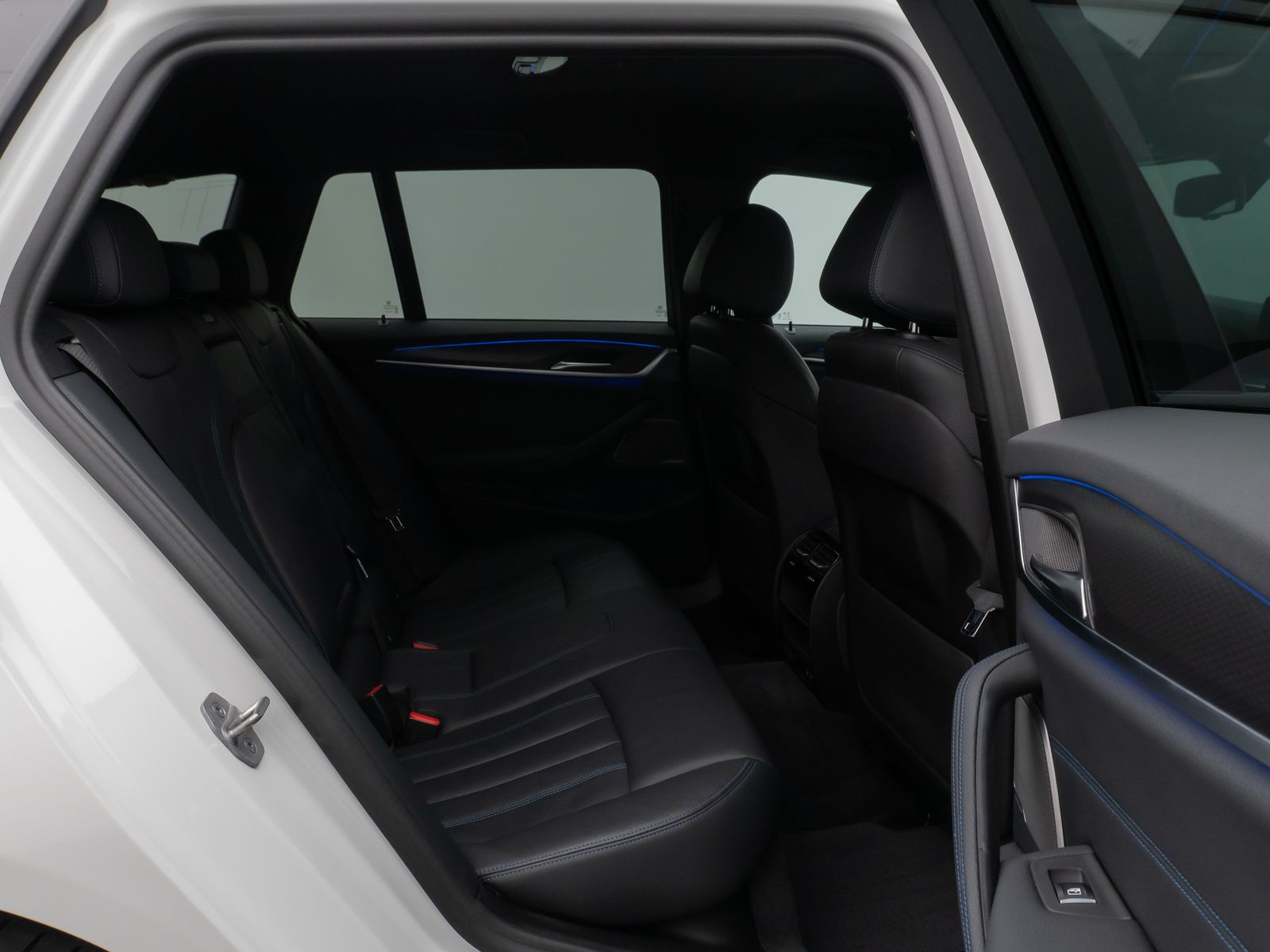 Fahrzeugabbildung BMW 530d M Sport Kamera HUD DAB H/K Komfort Alarm