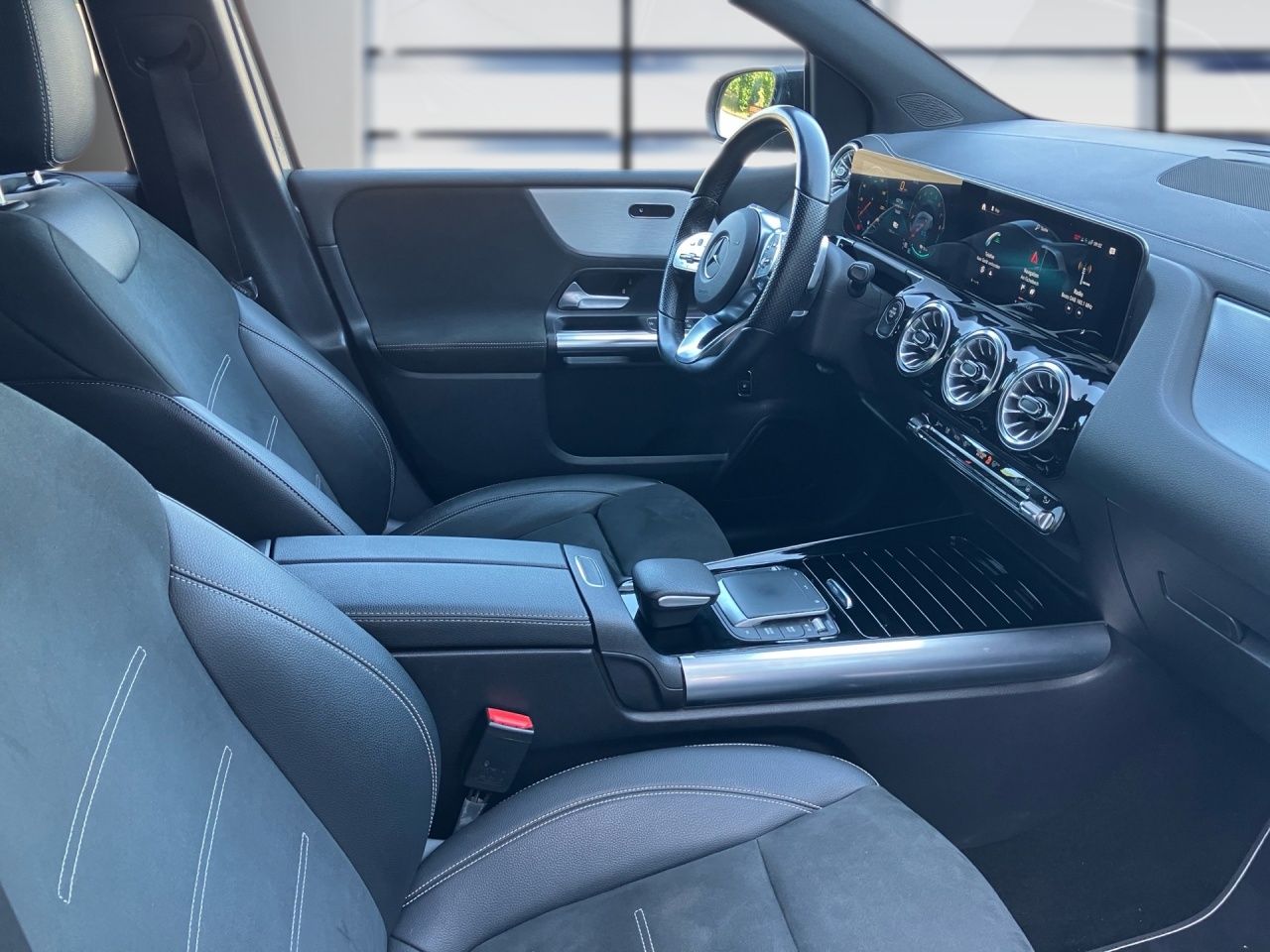 Fahrzeugabbildung Mercedes-Benz B 250 e AMG+AHK+MULTIBEAM+PANORAMA+STNDHZ+KAMERA
