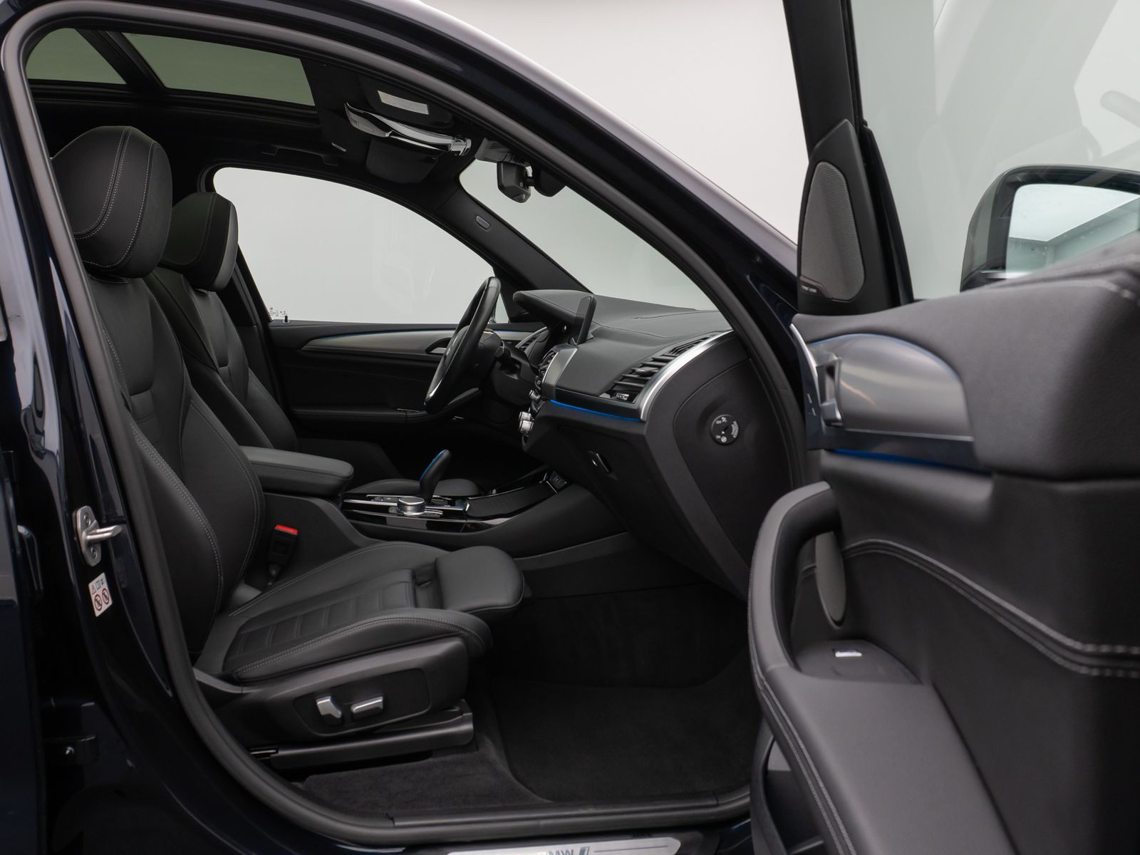 Fahrzeugabbildung BMW iX3 Impressive Panorama 360°HUD DAB H/K Komfort