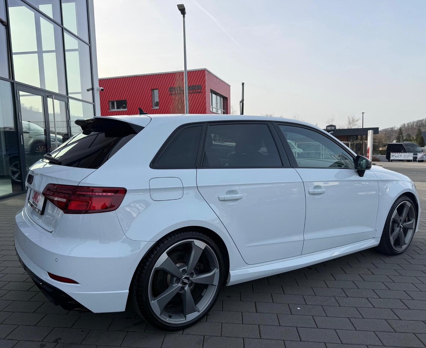 Audi RS3 Sportback 2.5 TFSI quattro Optik schwarz