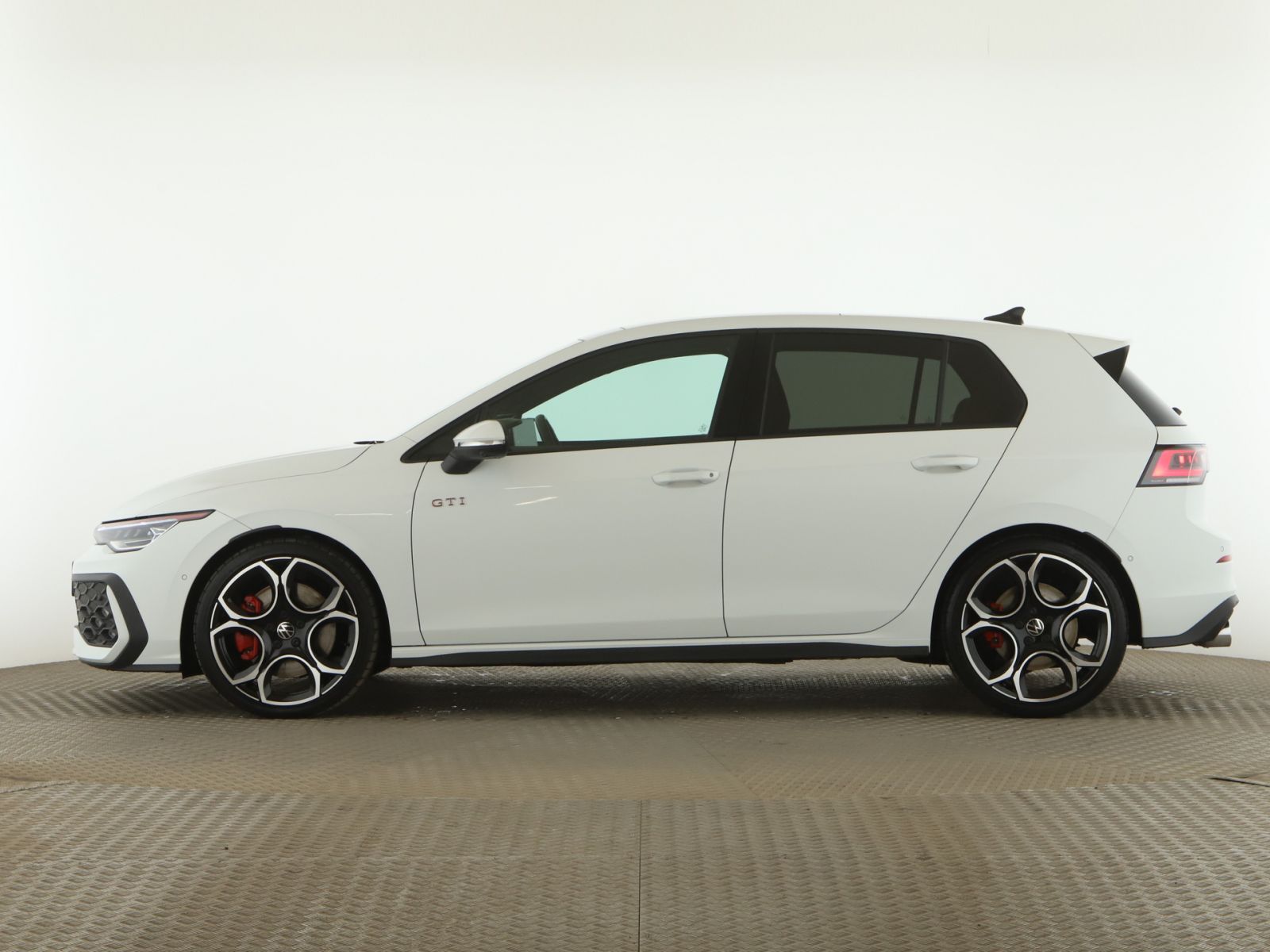 Volkswagen Golf VIII 2.0 TSI GTI Pano AHK Matrix RFK H-K Na foto 3