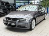 BMW 325 i Lim. E90*Klima*Schiebedach.*AHK*Temp. - BMW 325 in Dresden