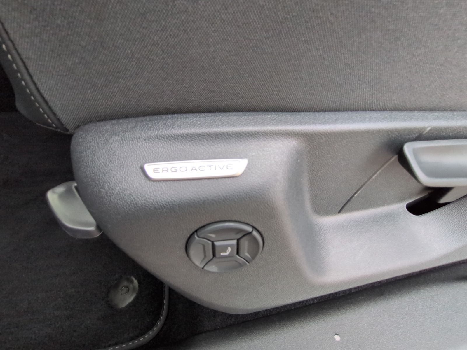 Tayron R-Line 2.0 TDI 4MO DSG AHK+STHZ+BLACK+HuD
