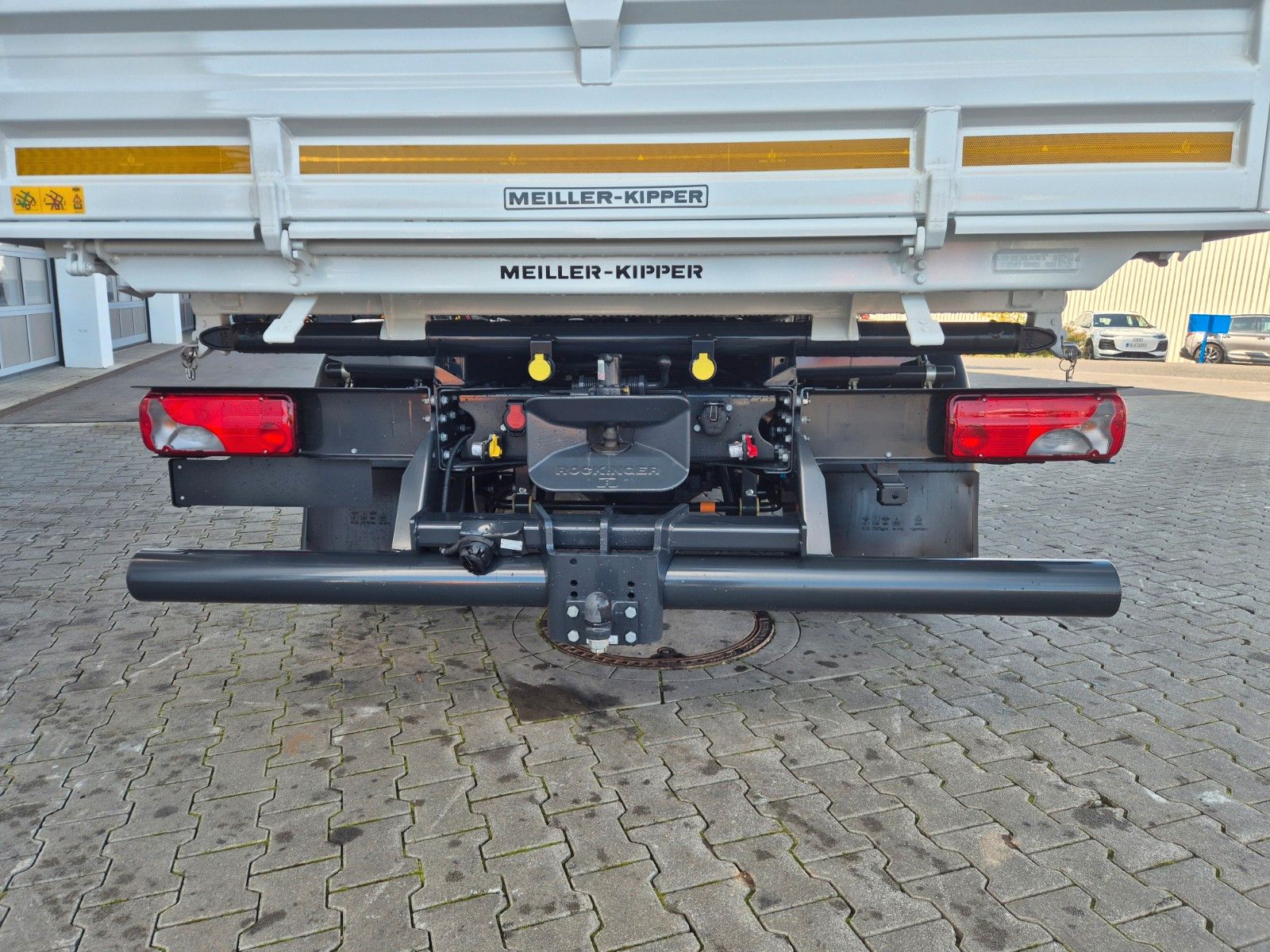 Fahrzeugabbildung Iveco Eurocargo ML80E21 Meiller 2x AHK 3 Sitze