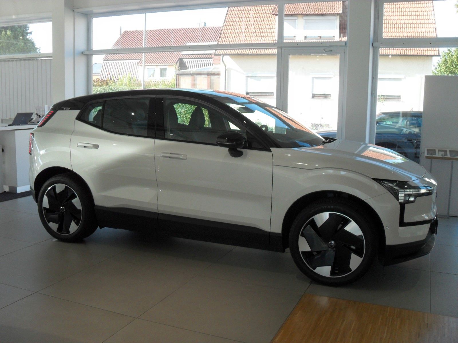 Fahrzeugabbildung Volvo EX30 Ultra 2WD | Winterpaket