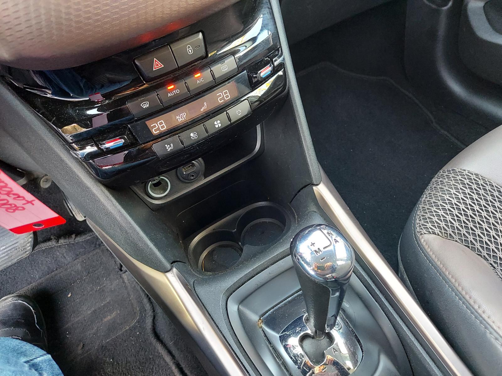 Peugeot 2008 1.6HDI Allure  Aut&Navi&SHZ