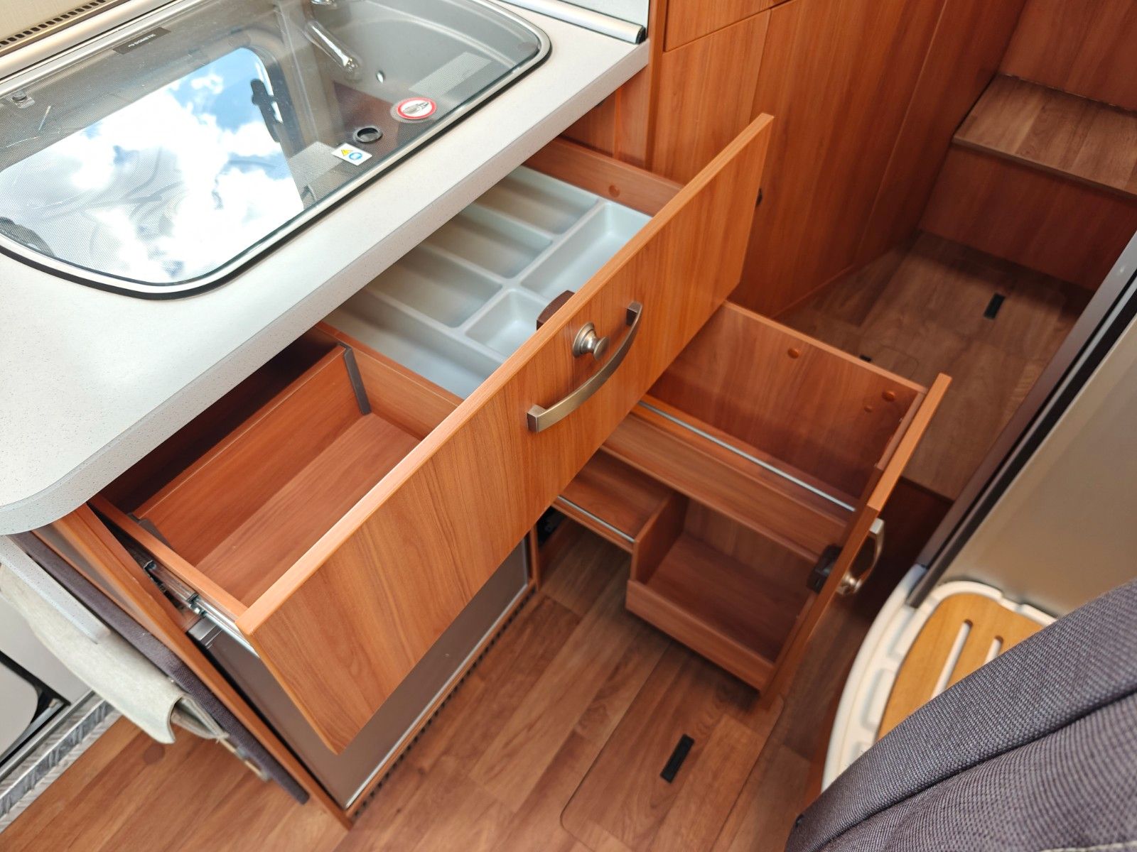Fahrzeugabbildung HYMER / ERIBA / HYMERCAR Van 374 - Autom. SAT, TV, 2x Solar, DuoControl -