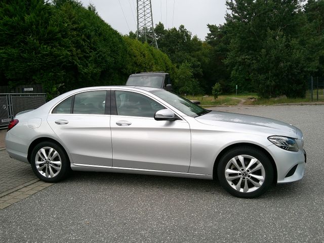 Mercedes-Benz Limousine C 180 d