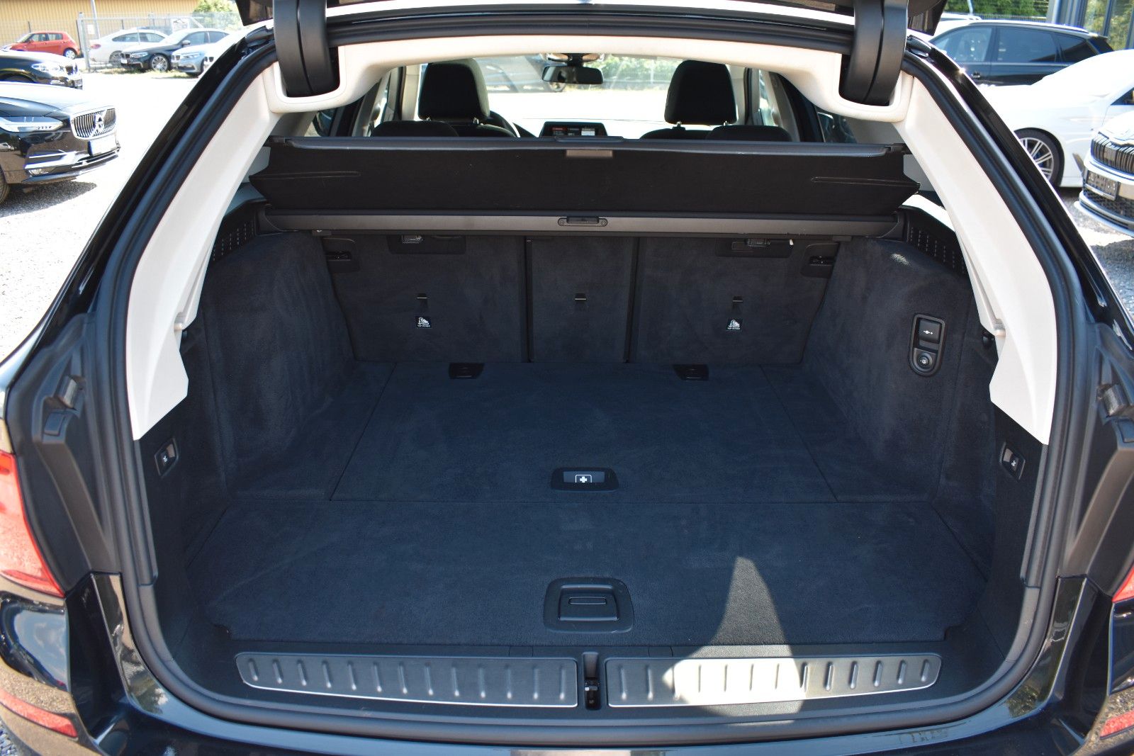 Fahrzeugabbildung BMW 530i Touring xDrive AHK Panorama LED Kamera