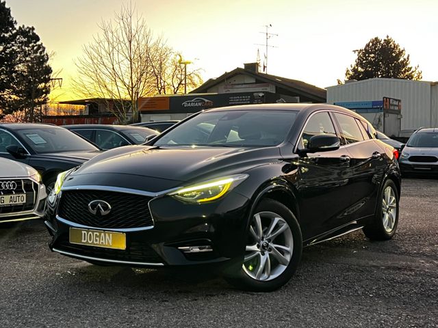 Infiniti Q30 1.5d Premium |Klimaaut. |Navi |AHK |8x ALU