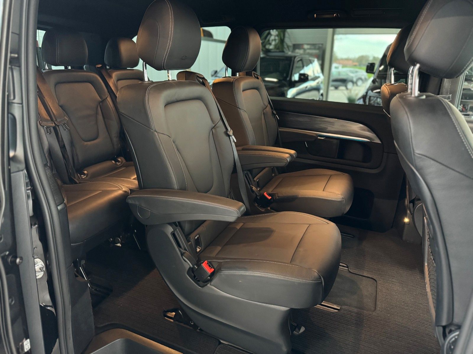 Fahrzeugabbildung Mercedes-Benz V 300d Avantgarde Edition lang "Agility Control"