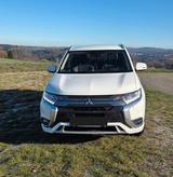Mitsubishi Outlander Plug-in Hybrid SPIRIT BASIS - weiße Mitsubishi Plug-in Hybrid Outlander