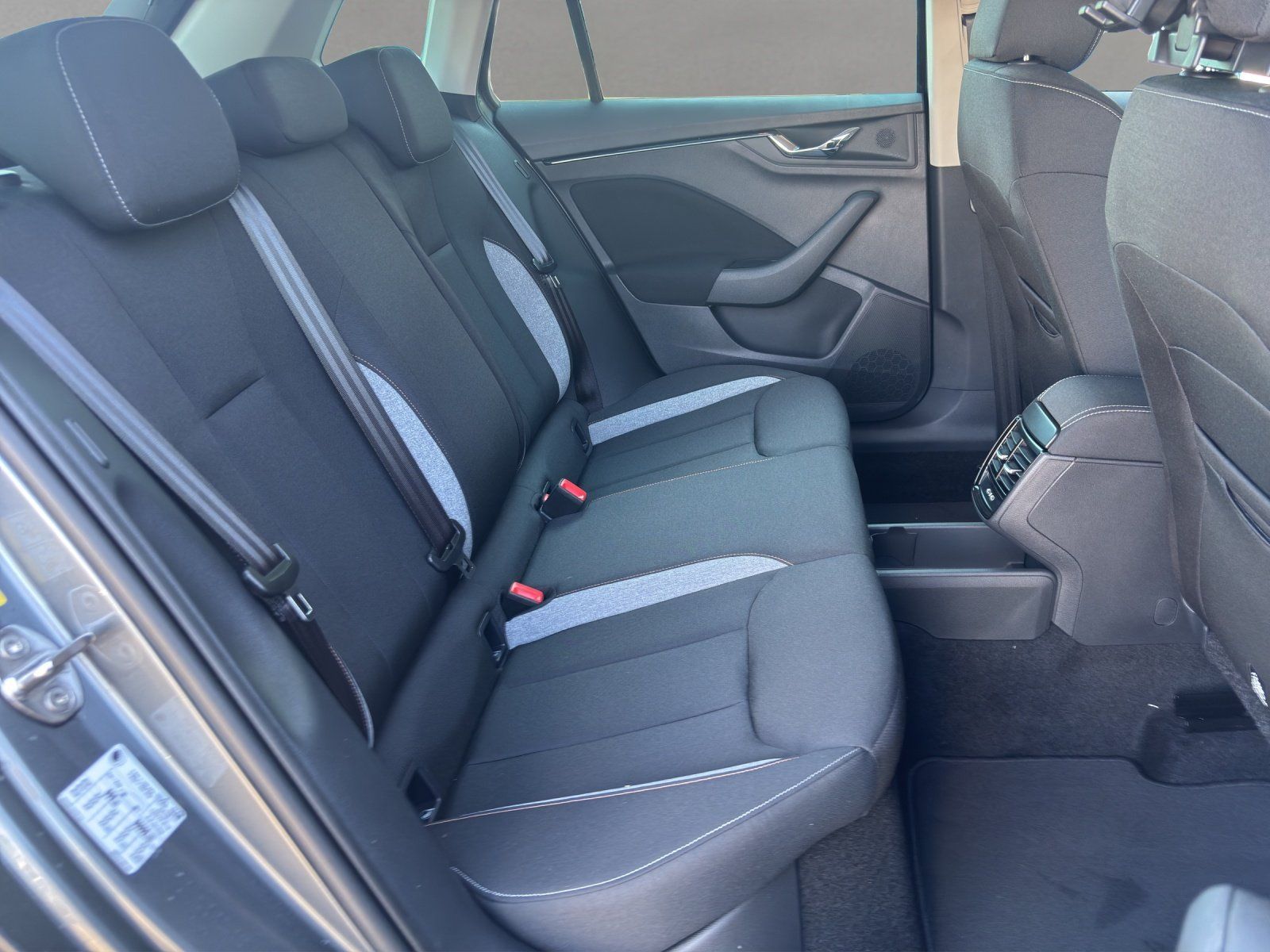 Fahrzeugabbildung SKODA Kamiq Balance 1,0 TSI 85 kW DSG AHK/MATRIX/ACC/