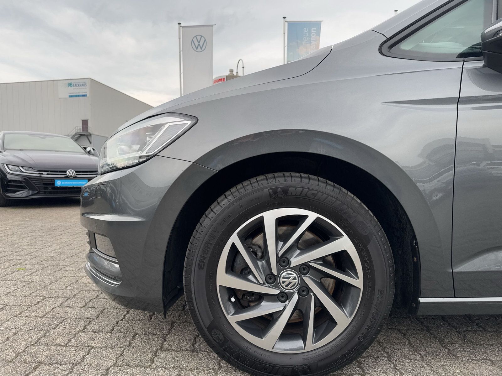 Fahrzeugabbildung Volkswagen Touran 1.2 TSI Sound 7-Sitzer LED APP