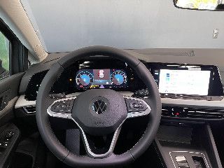 Fahrzeugabbildung Volkswagen Golf VIII Life eTSI DSG Navi LED