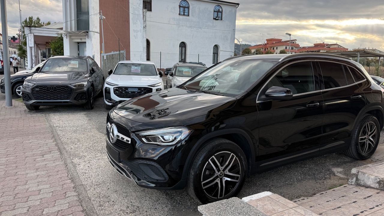 Mercedes-Benz Mercedes-benz GLA 200 d Automatic 4Matic Sport P imagem 3