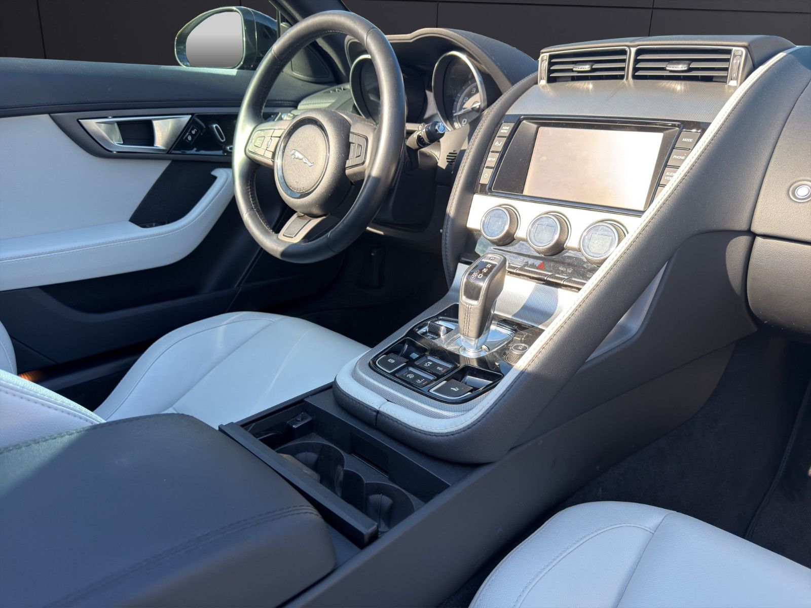 Fahrzeugabbildung Jaguar F-TYPE Cabrio/NEUZustand/Scheckheftgepflegt