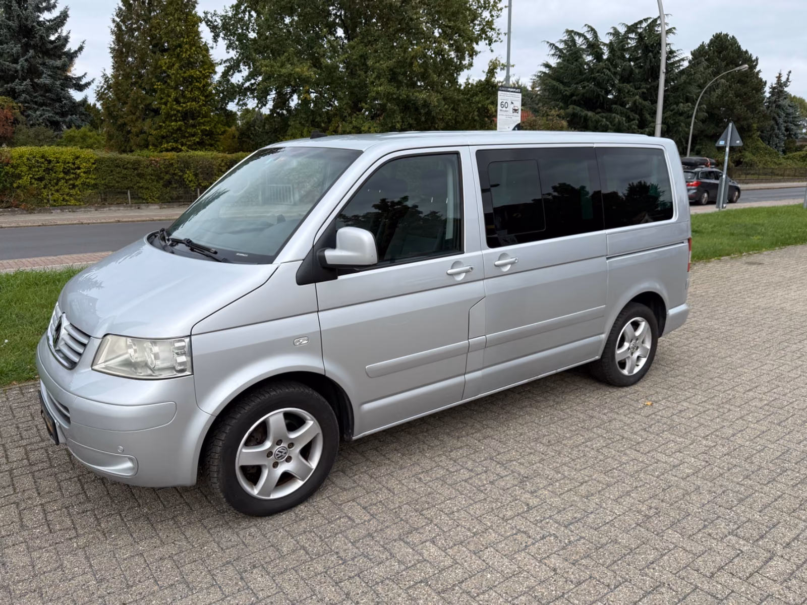 Volkswagen T5 Multivan Comfortline 2.5 TDI 5 cyl. 174 ch BVM / 7 places / Chauffage auxiliaire / GPS / Attelage 2,5 t