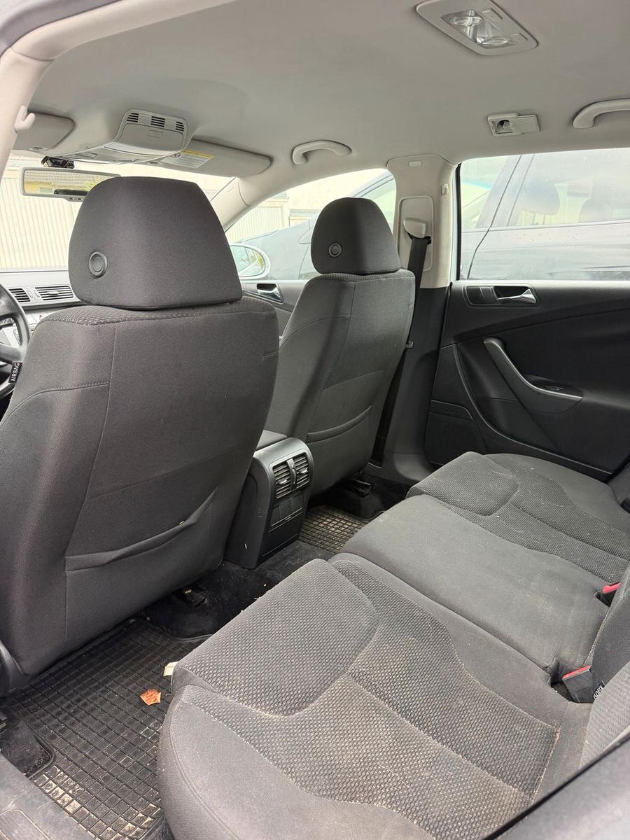 Volkswagen  2008 — interior