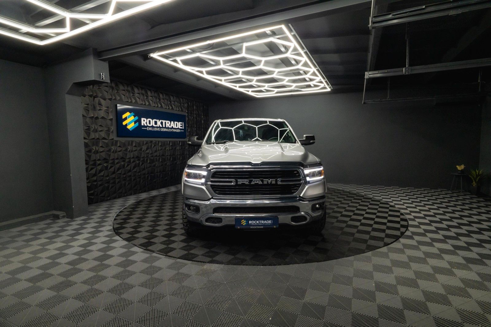Fahrzeugabbildung Dodge RAM 5.7 V8 HEMI 4x4 OFFROAD Bodylift LONGBED LED