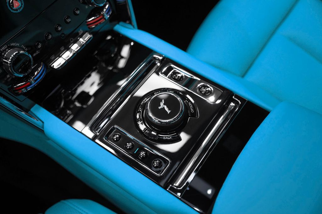 Cullinan Series II 2026 BLACK/TIFFANY VIP SEATS - Bild 26