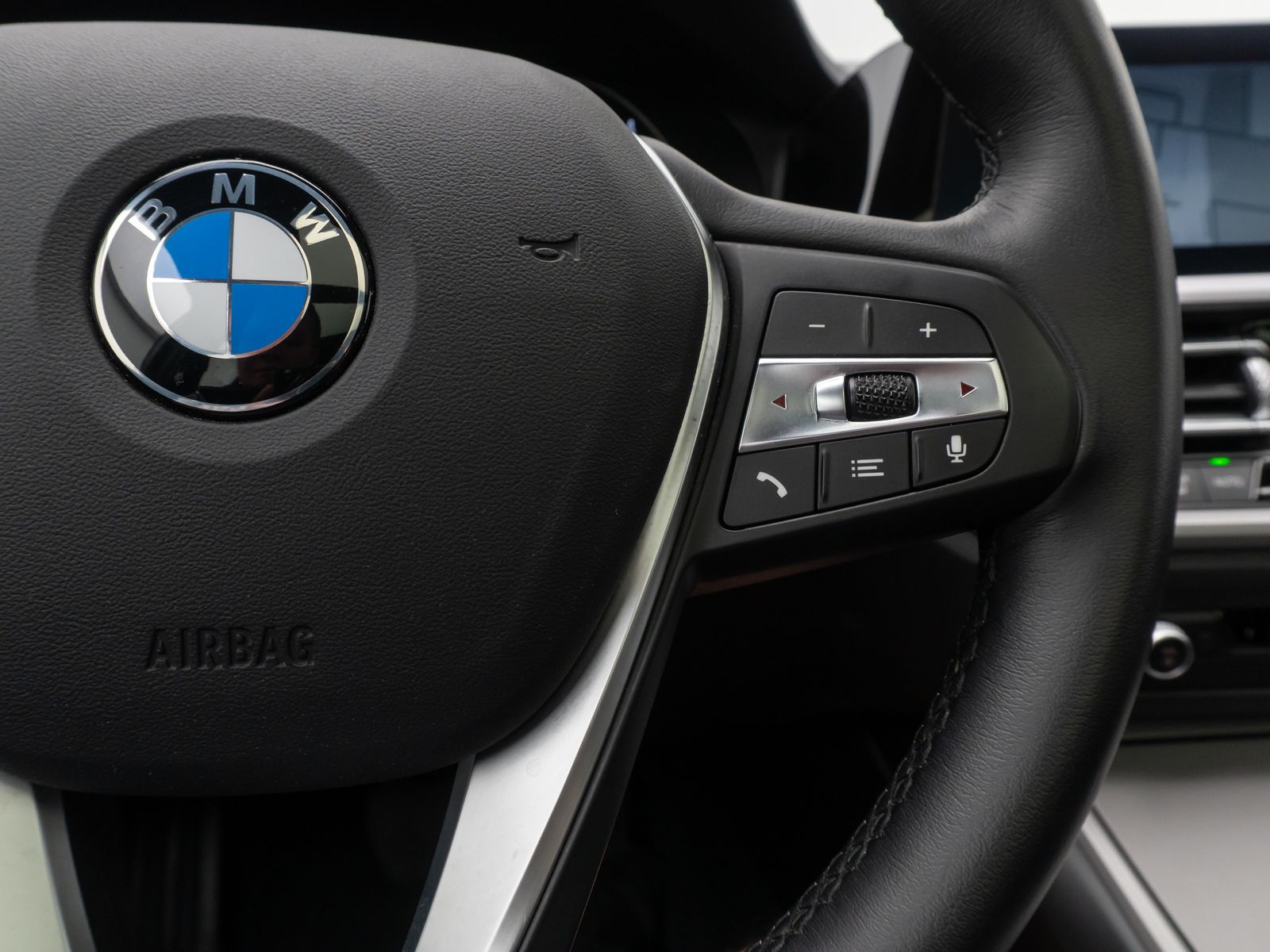 Fahrzeugabbildung BMW 320d xD Panorama PDC DAB Sport Geschwindigkeitsr