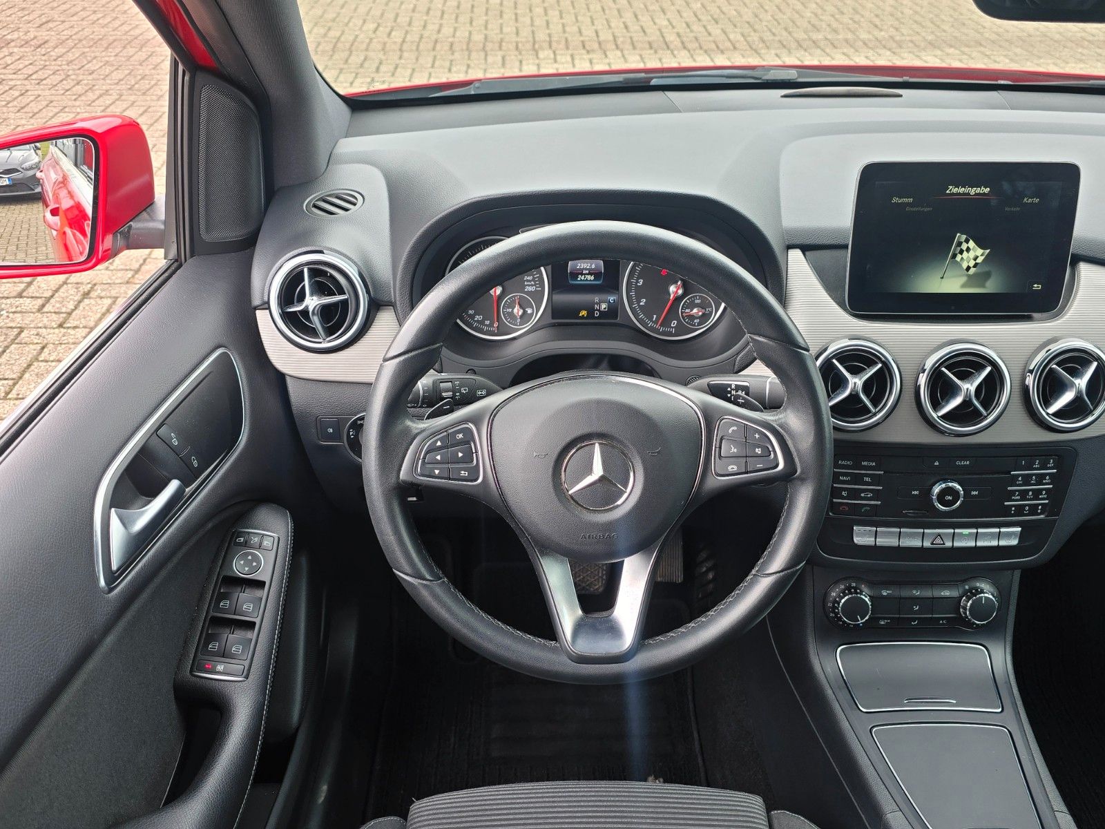 Fahrzeugabbildung Mercedes-Benz B-Klasse 180 Navi PDC Winterräder