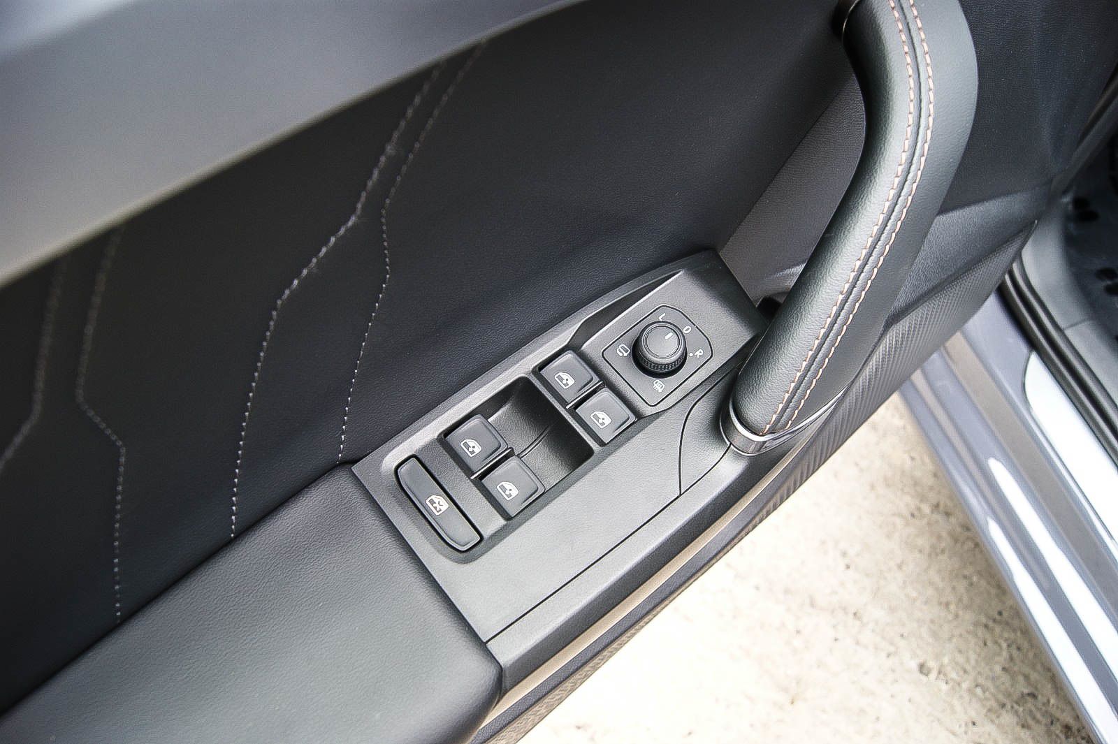 Fahrzeugabbildung CUPRA Leon Sportstourer e-Hybrid PANORAMA CARPLAY ACC
