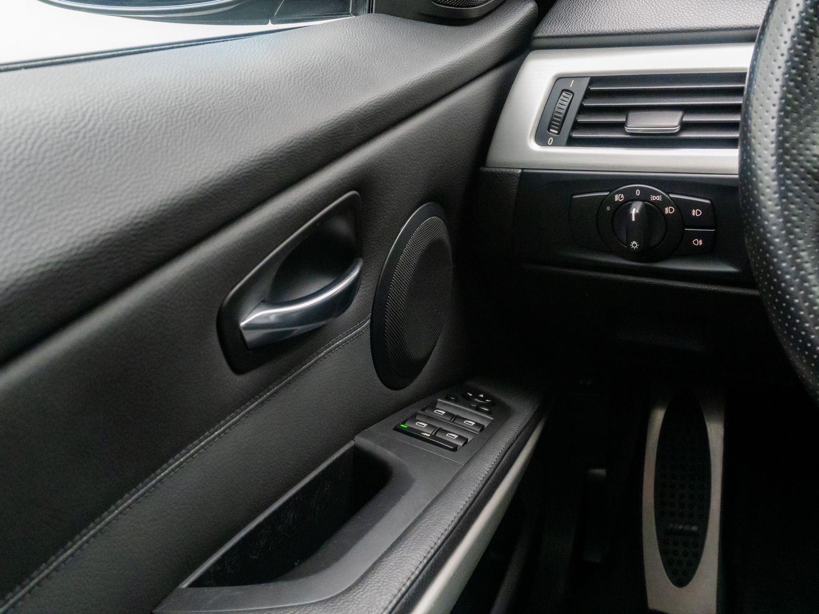 Fahrzeugabbildung BMW 335i M Sport NaviProf Xenon GSD HiFi TV Komfort