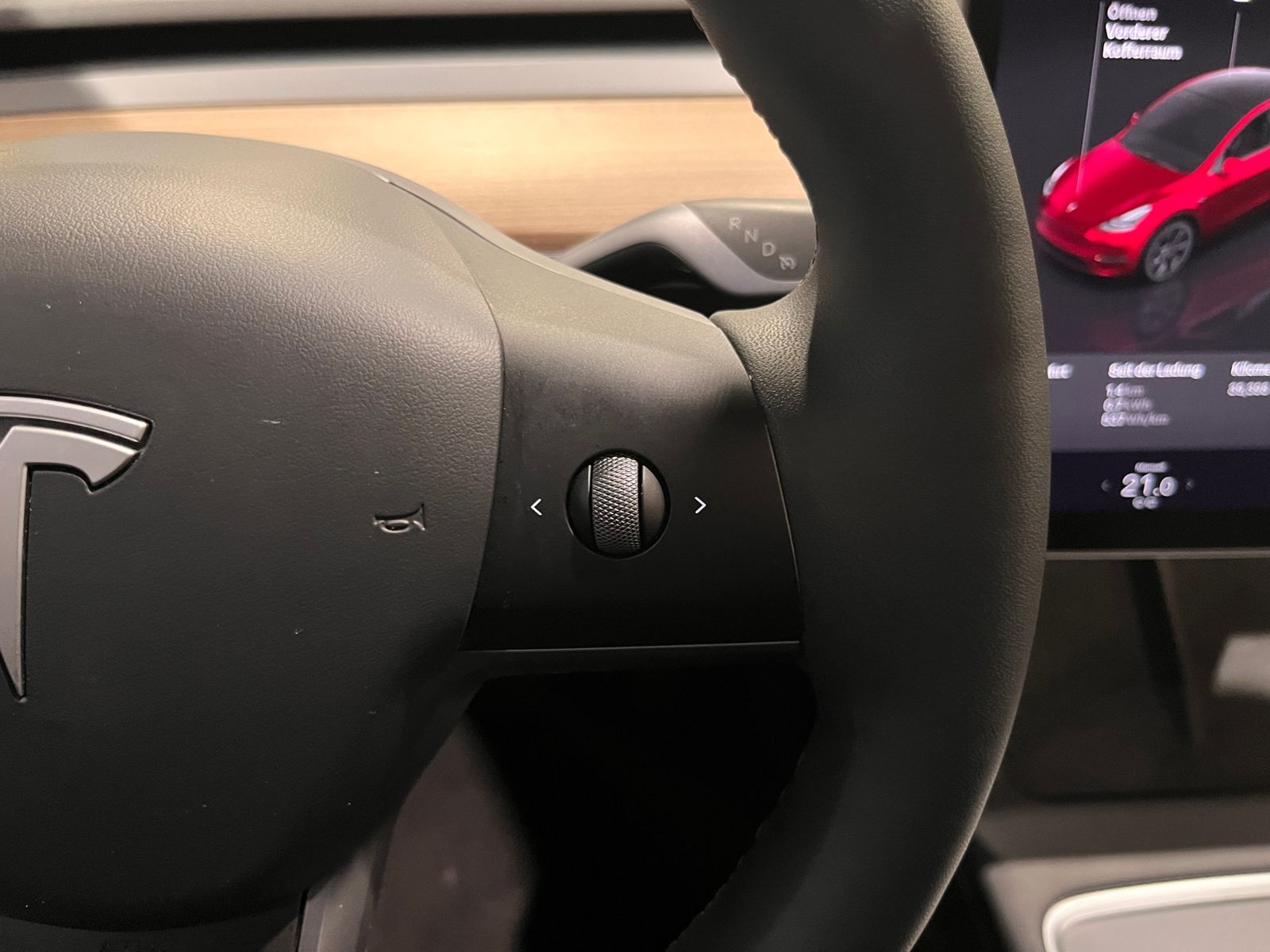 Fahrzeugabbildung Tesla Model Y SR RWD AUTOPILOT PANO 360° WP 19"