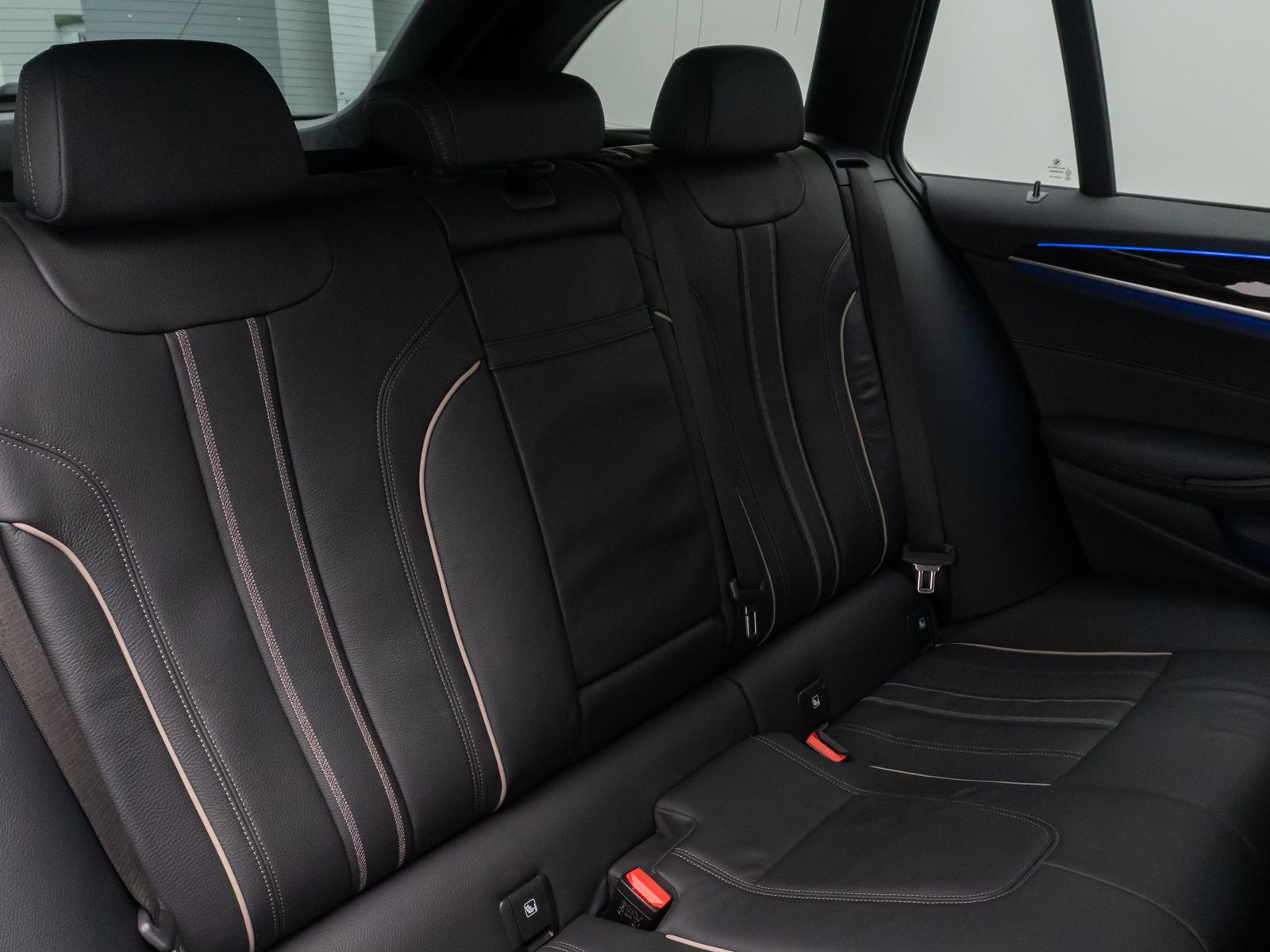 Fahrzeugabbildung BMW 530d xD M Sport DAB Kamera HUD Laser 4*Klima 19"