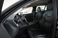 Fahrzeugabbildung Volvo V60 Kombi 2.0D MOMENTUM NAVI/LED/KAMERA/VIRT/AHK