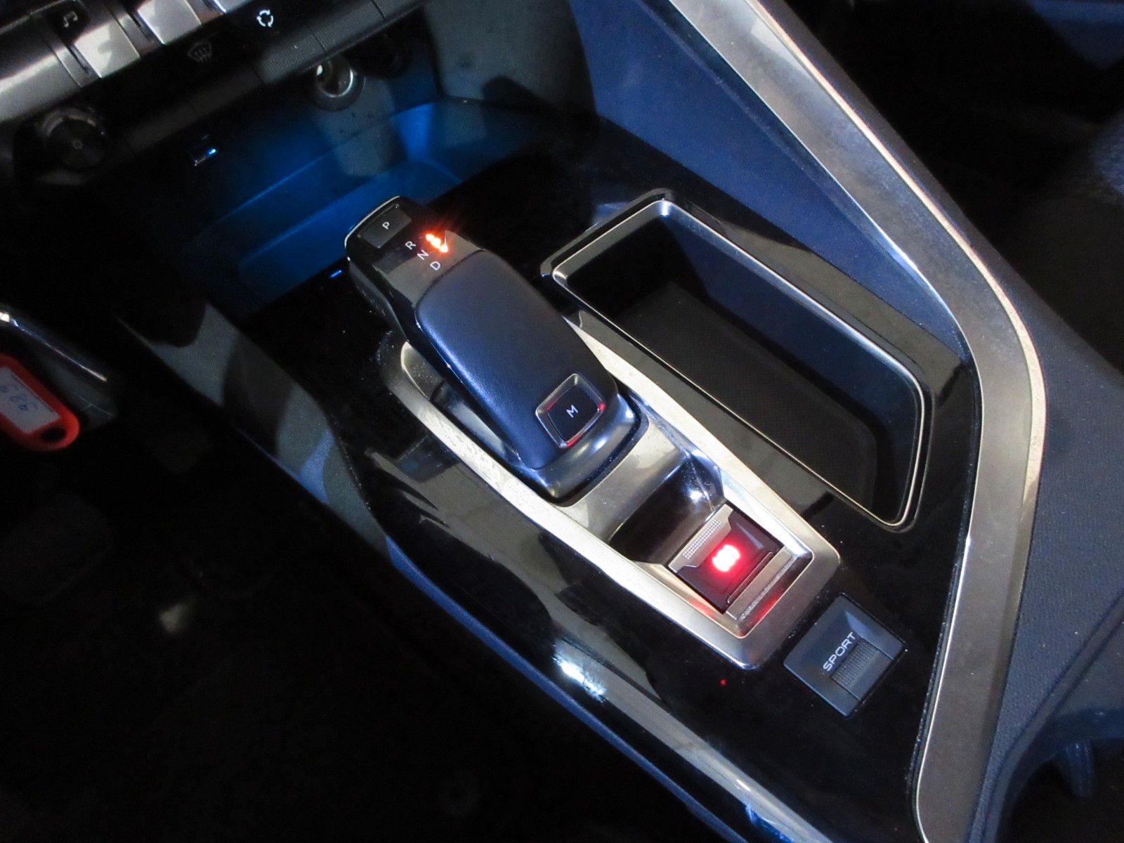 Fahrzeugabbildung Peugeot 5008 Active 1.2T NAVI/PDC/LED/AHK/TEMPO