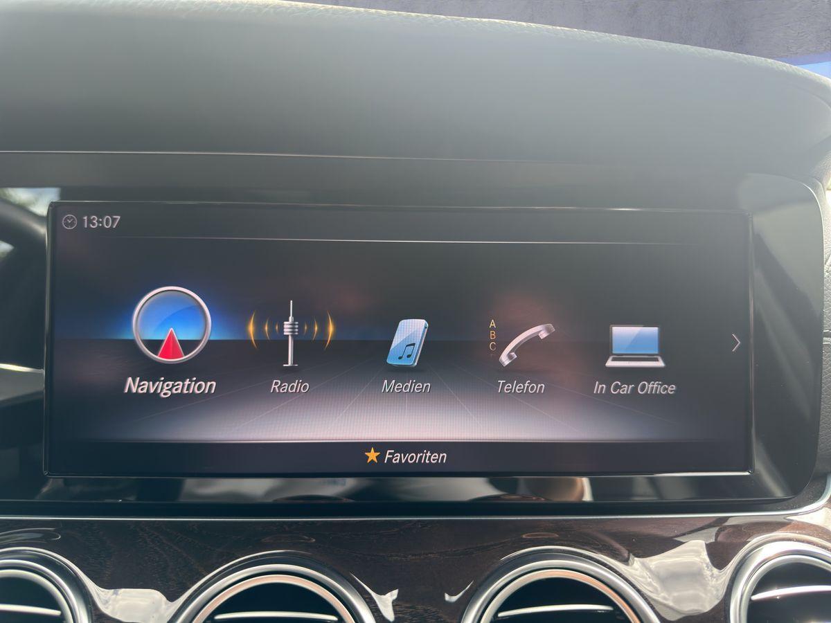 Mercedes-Benz E 220d T AMG-Line LED/360°/Leder/Pano/Burmester