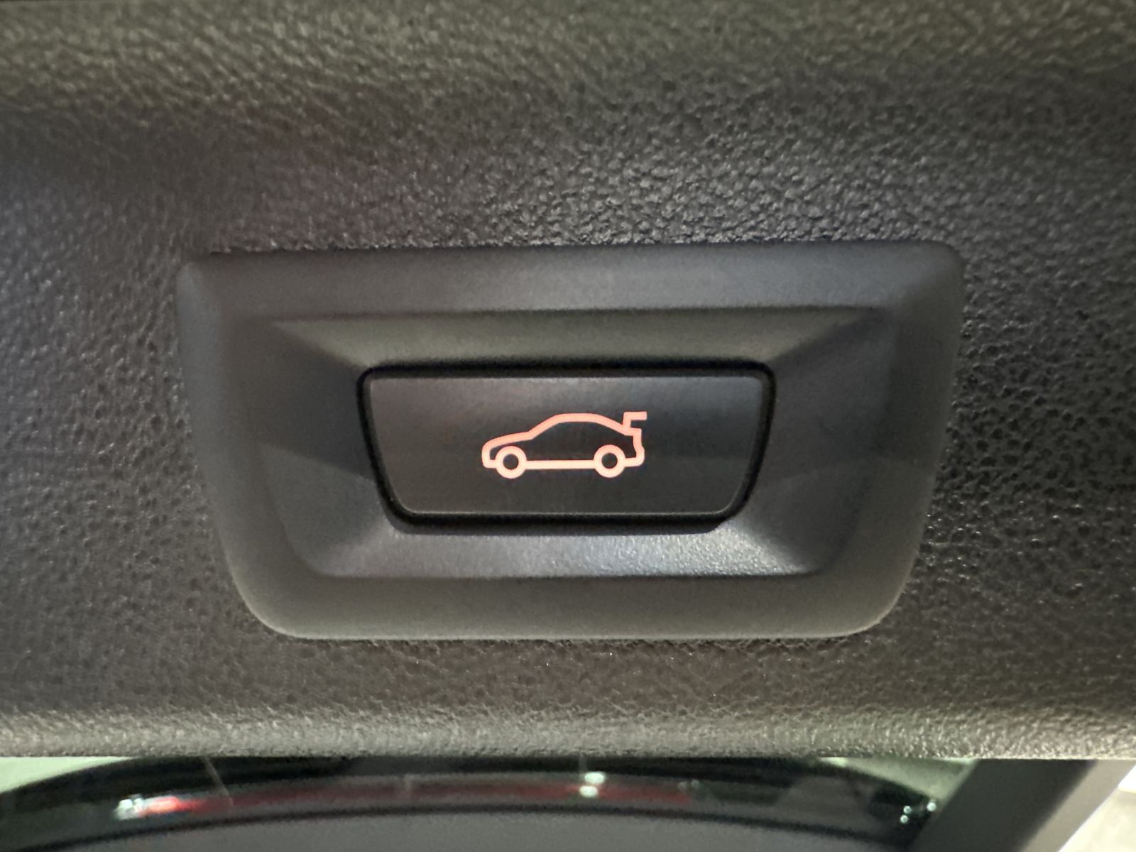 Fahrzeugabbildung BMW 530e Touring xDrive M-Sport NAV+LED+HEAD-UP+19ZO