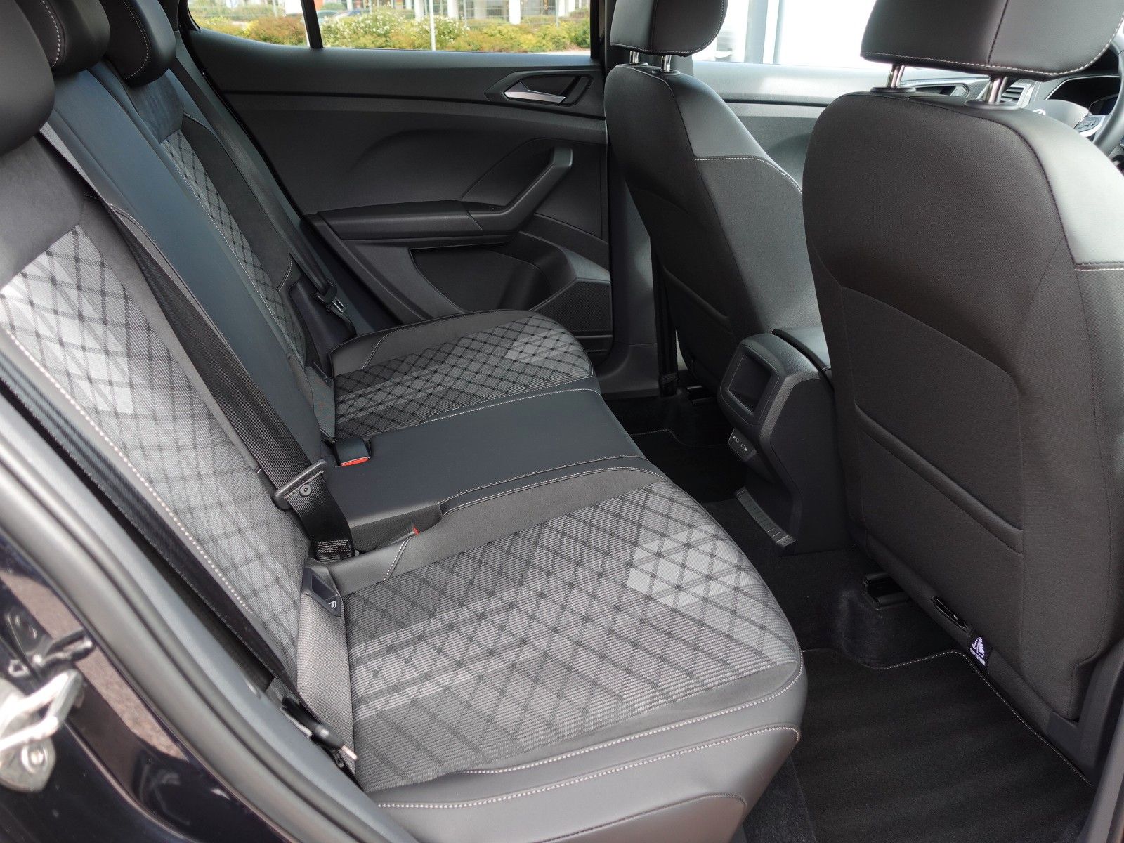 Fahrzeugabbildung Volkswagen T-Cross 1.5 TSI OPF DSG R-Line I.Hd/AHK/Matrix/.