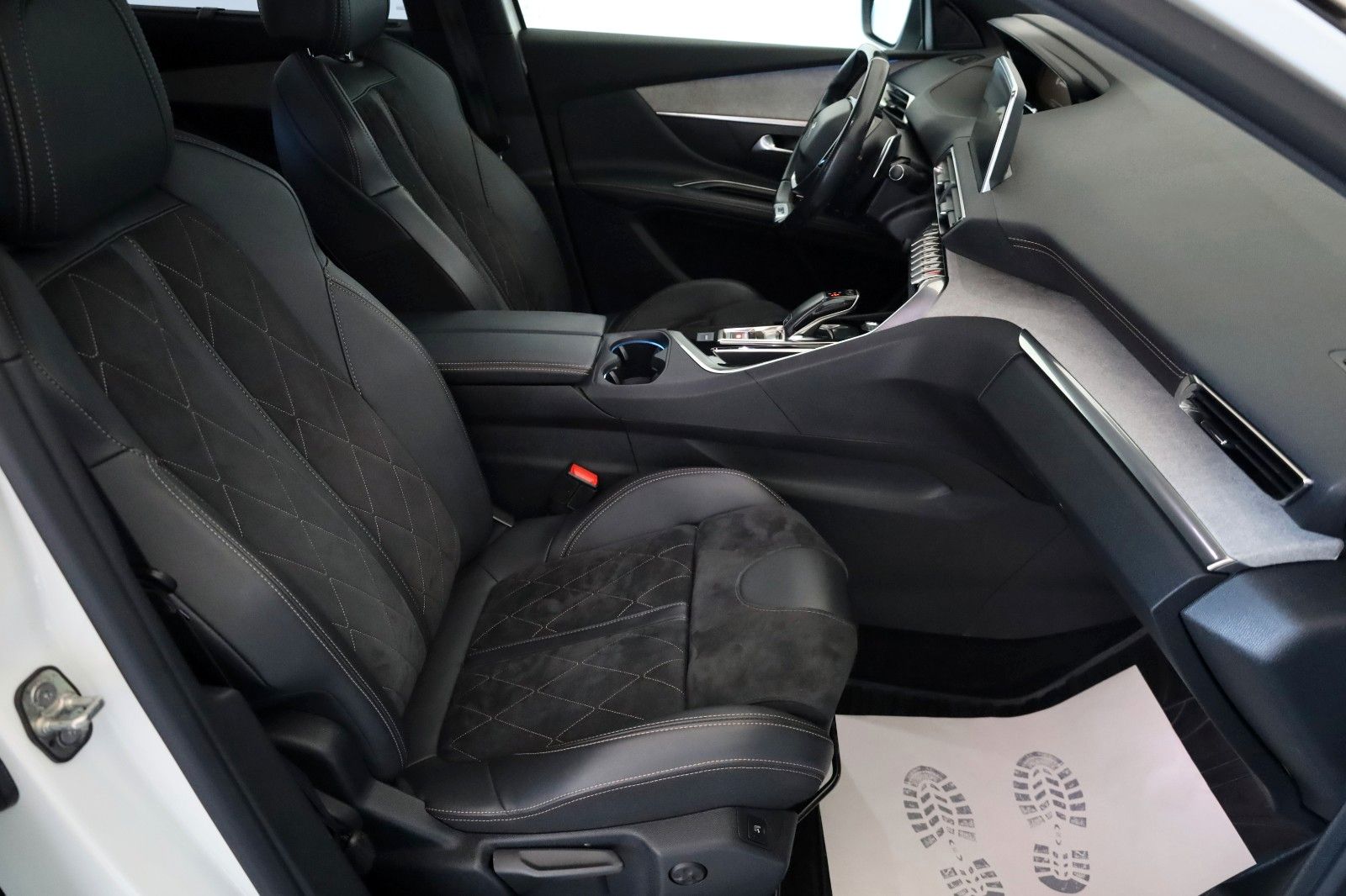 Fahrzeugabbildung Peugeot 5008 GT,7 Sitze,Leder,Navi,LED,Kamera,SH,PDC,AHK
