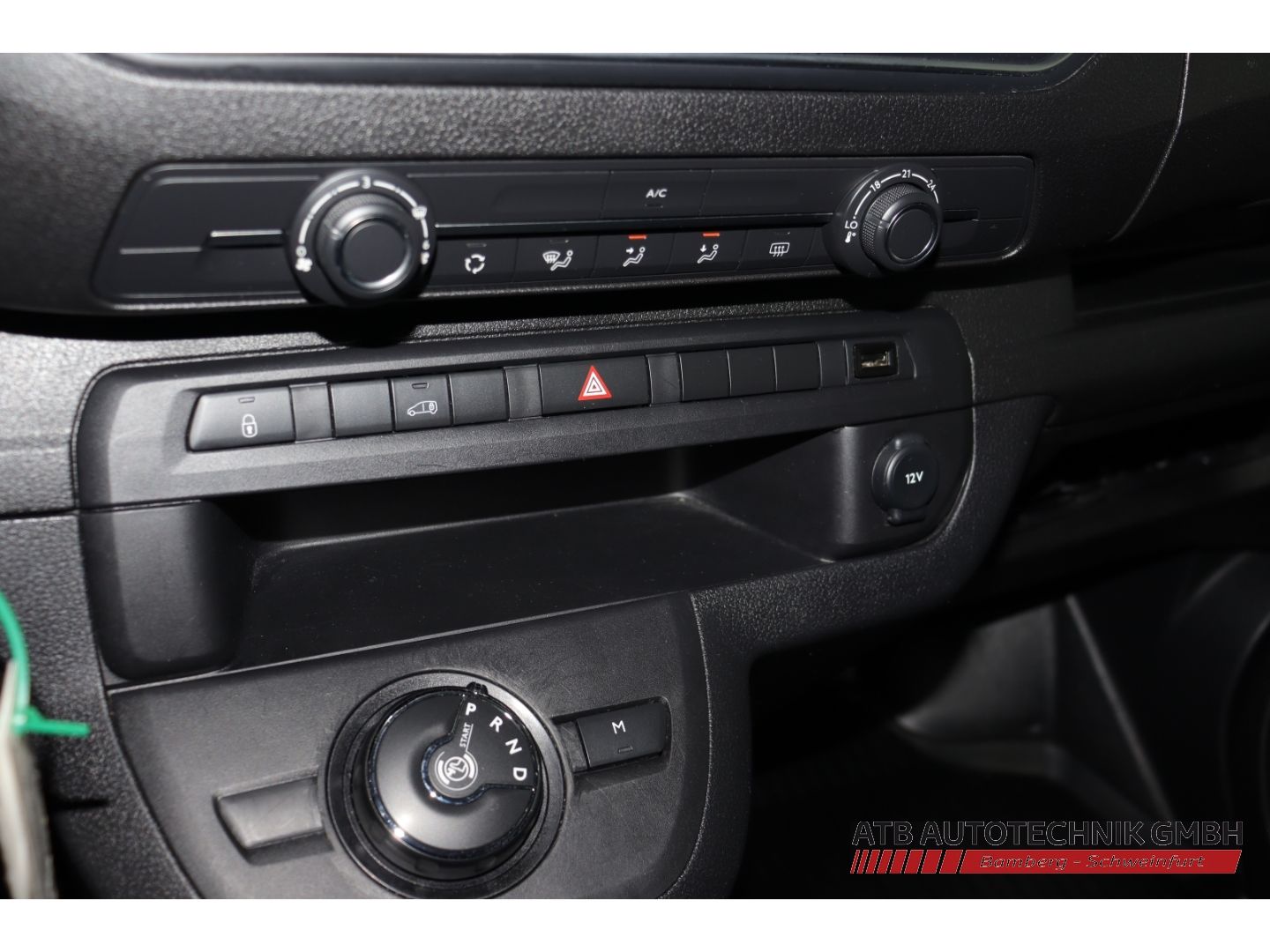 Fahrzeugabbildung Toyota Proace L2 2.0l Kasten Comfort + Navi + AHK