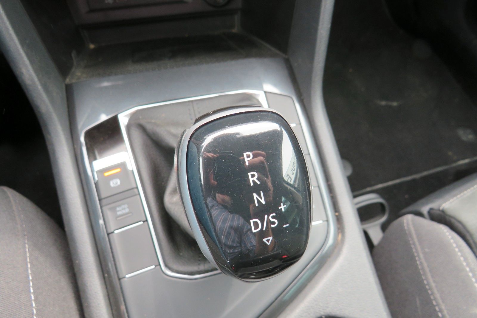 Fahrzeugabbildung Volkswagen Tiguan Life DSG AHK KAMERA ACC PDC SITZH. NAVI 1