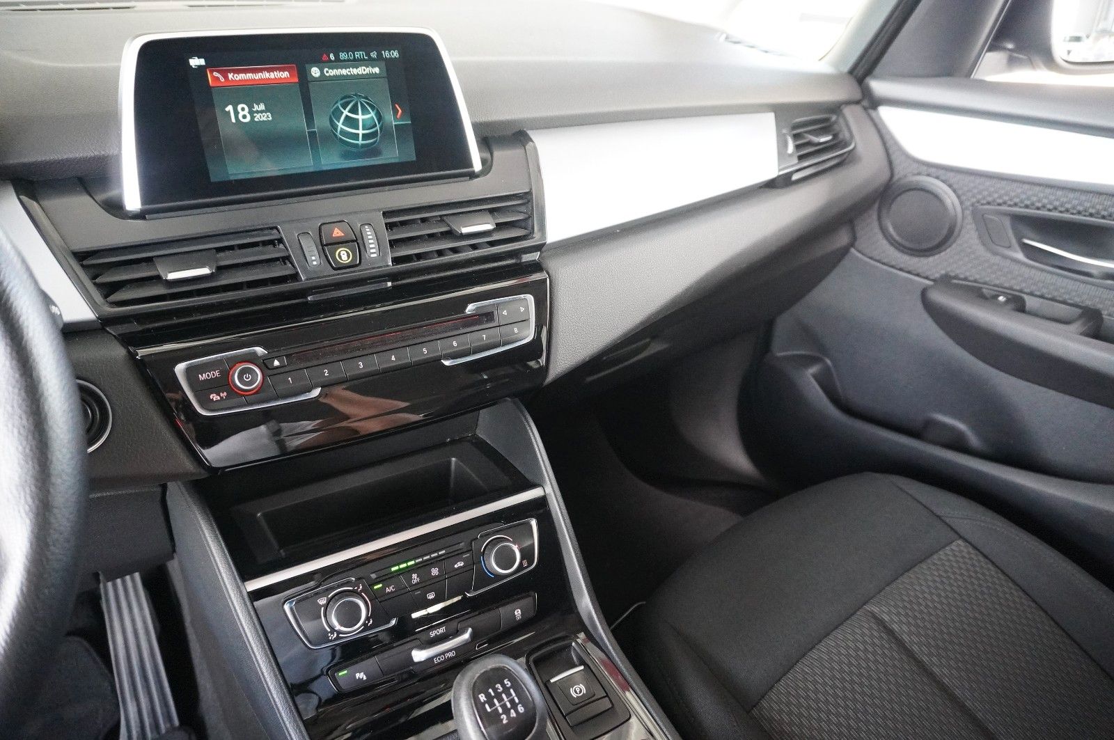 Fahrzeugabbildung BMW 216d Active Tourer NAVI/PDC/ALU/EU6dTemp