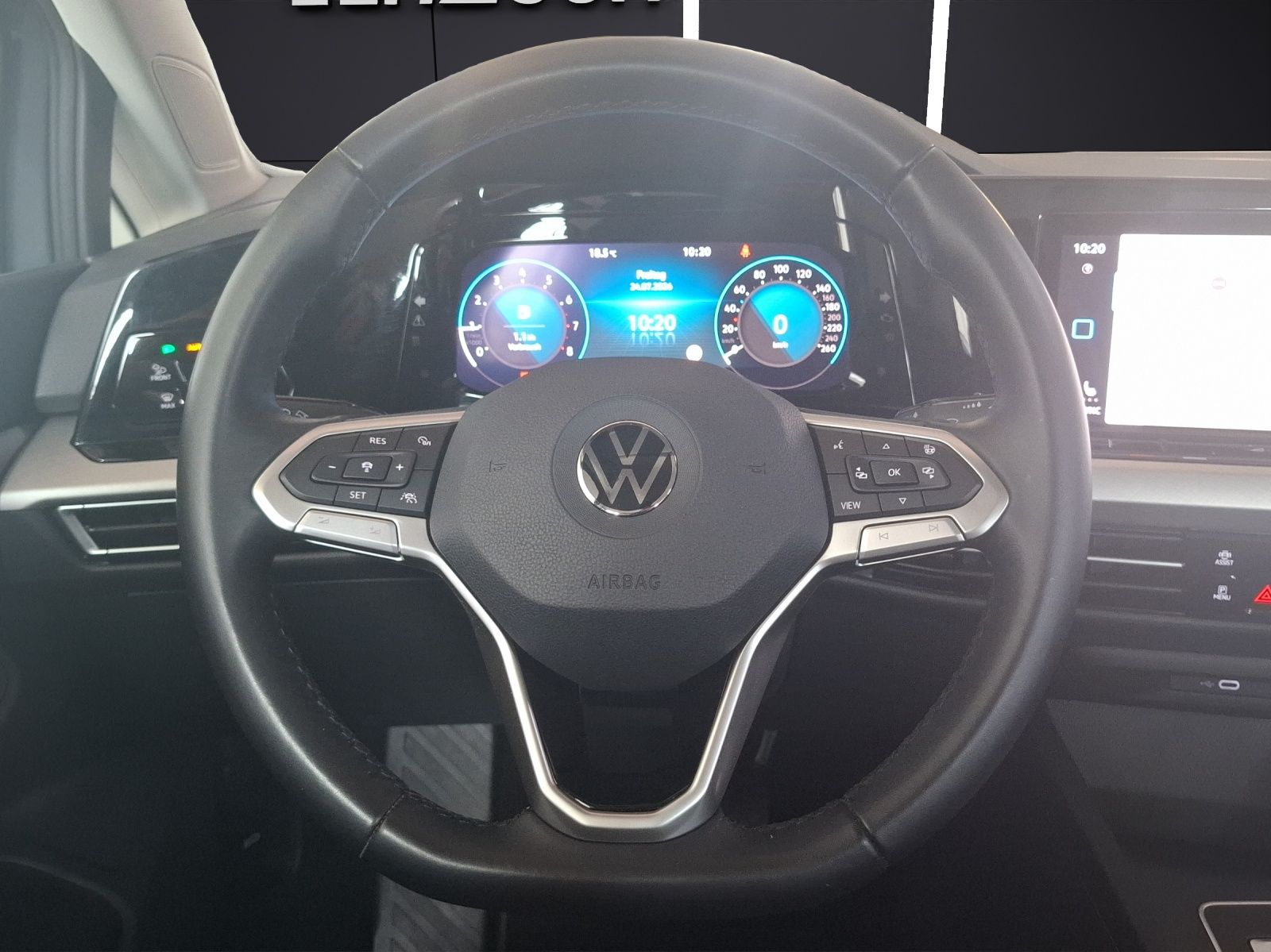 Fahrzeugabbildung Volkswagen Golf VIII Variant eTSI Life DSG LED+ Navi STHZ A