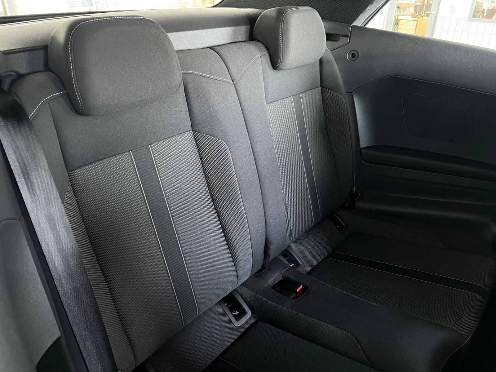 Fahrzeugabbildung Volkswagen T-Roc Cabriolet 1.5 TSI DSG *Black Style, AHK, L