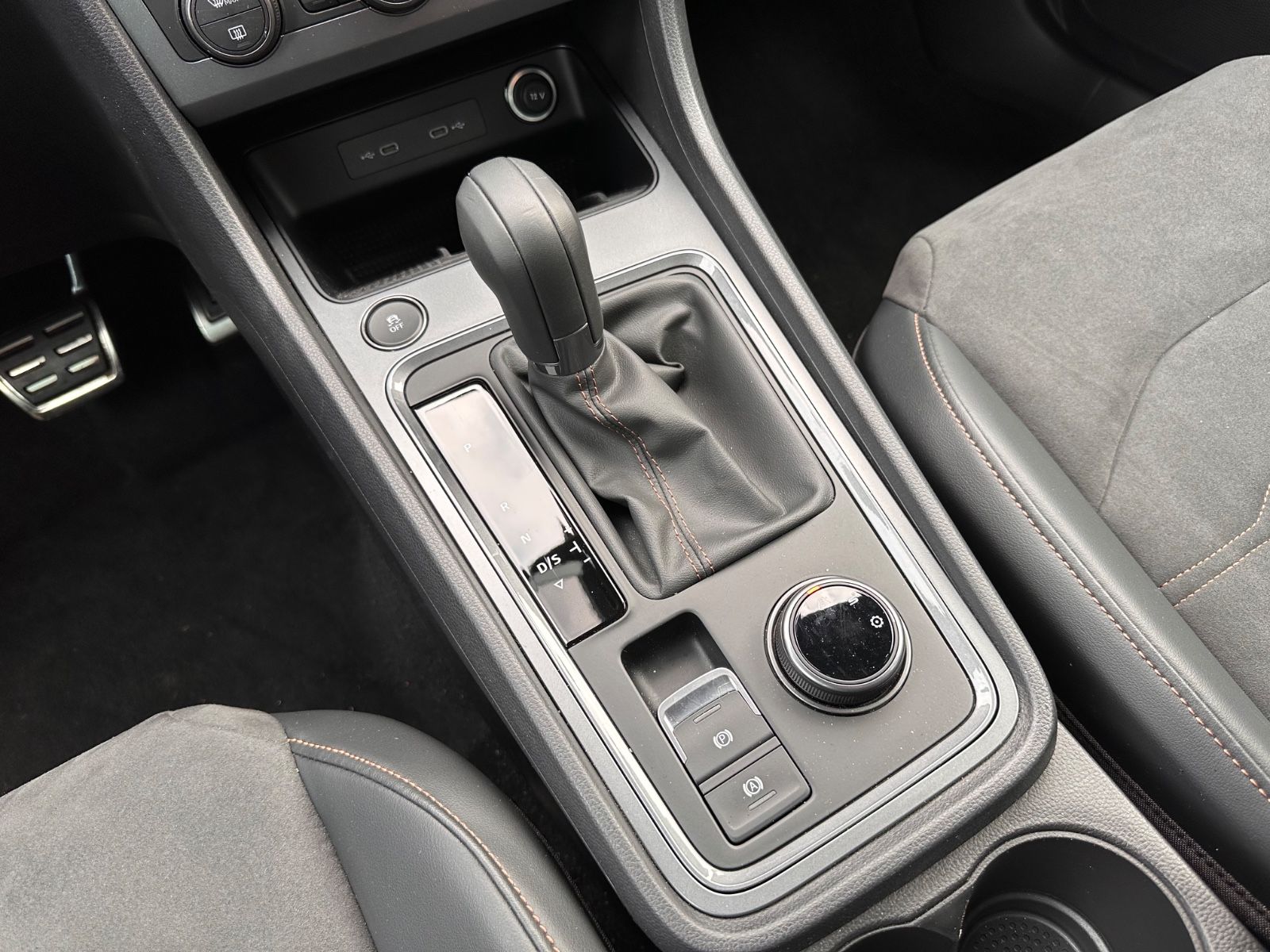 Fahrzeugabbildung CUPRA Ateca 1.5 TSI DSG ACC/Navi/SHZG/eHeck/LED/Travel