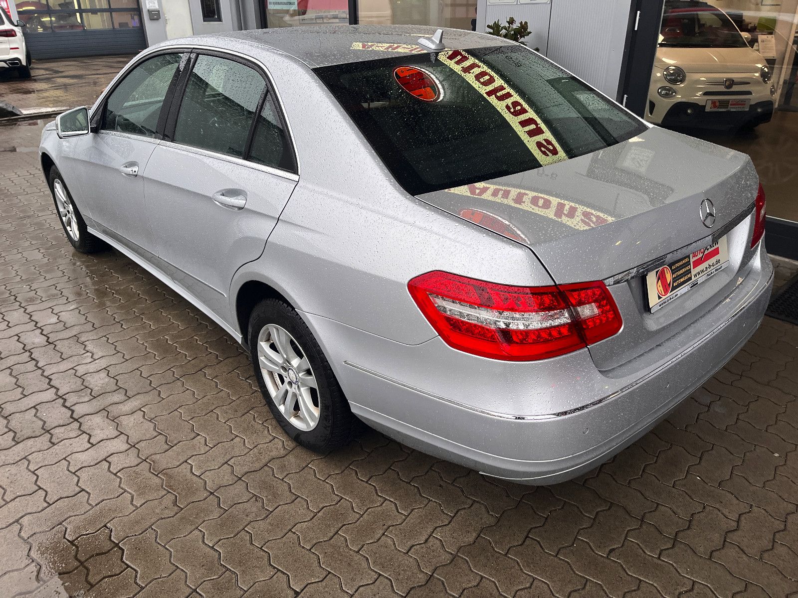 Fahrzeugabbildung Mercedes-Benz E 220 Limousine CDI BlueEfficiency Elegance